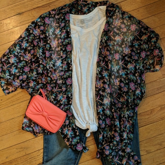 Arizona Jean Company Tops - Floral kimono